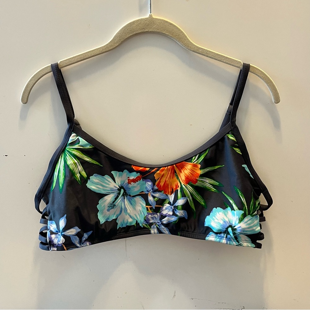 Woman’s Kona sol size large tropical swim suit top